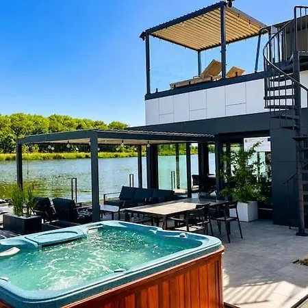 Comfortable House On The Water With A Jacuzzi * Дзивнув