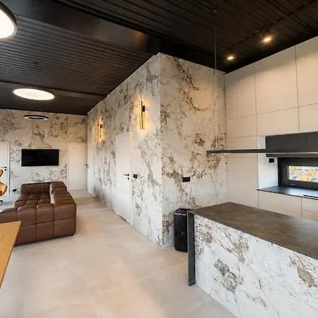 Comfortable House On The Water With A Jacuzzi Ботель *