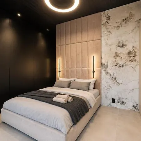 Ботель Comfortable House On The Water With A Jacuzzi *