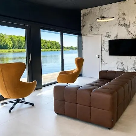 Comfortable House On The Water With A Jacuzzi Botel Dziwnów